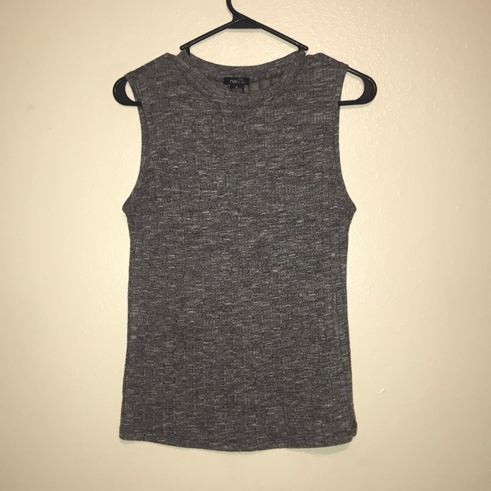 Sleeveless shirt